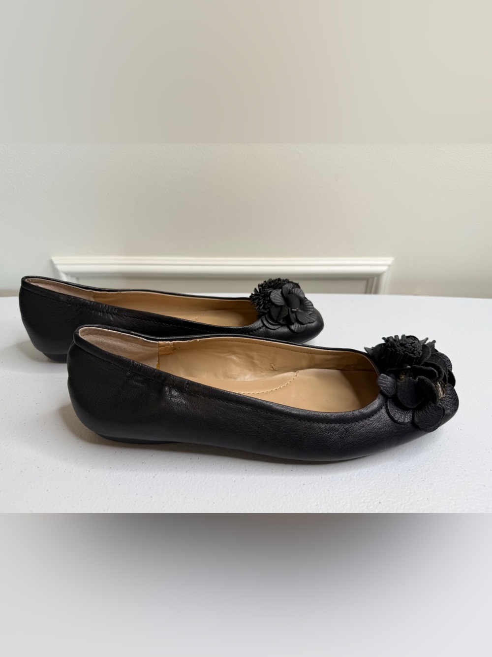Women’s Bandolino Black Floral Embellishment Faux Leather Ballet Flats, sz 7 - Picture 8 of 11